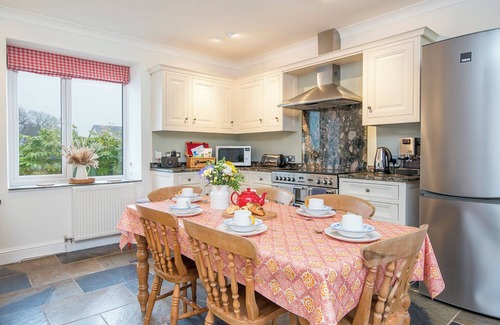 Pembroke Cabaña | Old Farm For Four, Holiday Cottage East Orielton, Nr Bosherston, Sleeps 4, 2 bedrooms, bathrooms