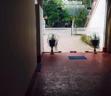 Minuwangoda Hotel | Old Fashion Hotel