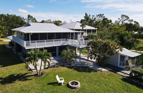 Englewood Casa | Old Florida! Incredible sunsets over mangroves/creek from your screened deck!