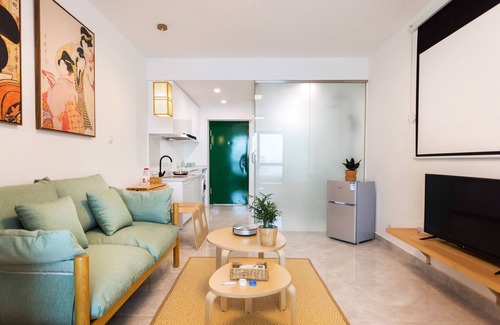 Huaihai Road Commercial Area Hotel | Old French Concession Coziness Xuhui