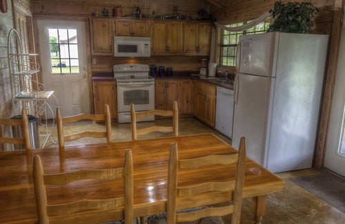 Utopia Cabina | Old Glory River Cabin-Premium-Cabaña-Baño en la habitacion-Vista al rio