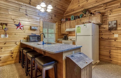 Sevierville Cabina | Old Glory - WIFI, Hot Tub, Game Room, Free Attraction Tickets!!!