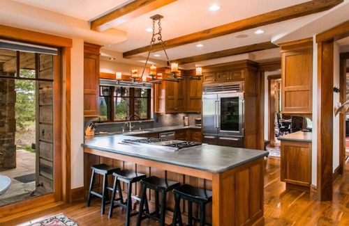 Truckee Casa | Old Greenwood Luxury Home ubicada entre los hoyos 17 y 18 con vistas de Northstar
