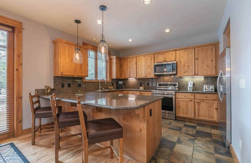 Truckee Casa | Old Greenwood Townhome 5B - Free Ski Shuttle