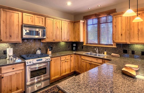 Truckee Casa | Old Greenwood Townhome 2B - Free Ski Shuttle