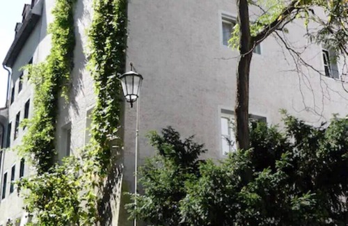 Altstadt Apartamento | Old historic residential tower in the old town of Constance