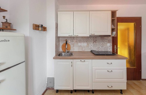 Koper Casa | Old Istrian house under the rock in Osp