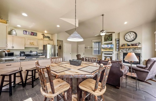 Camdenton Cabaña | Old Kinderhook Cottage, Golf Club & Spa.