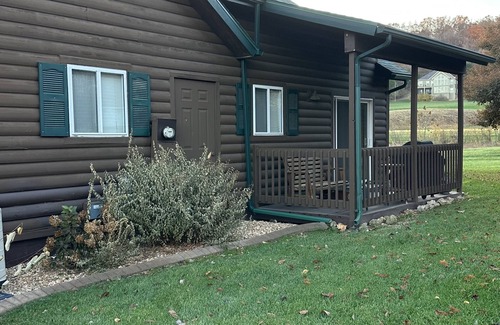 Camdenton Cabaña | Old Kinderhook Creekside Golf Cottage 13