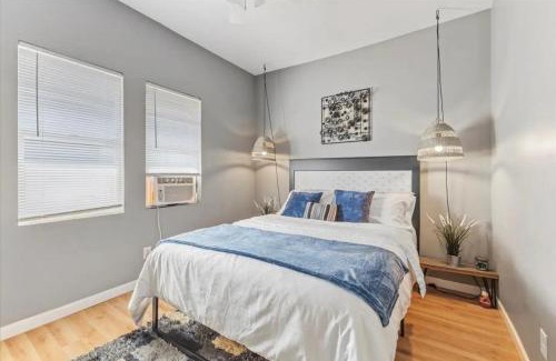 Meridian-Kessler Apartamento | OLD LISTING 3818 Central Ave Entire