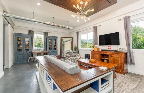 Swannanoa Casa | Old Lytle Cove Rd - Upper & Lower