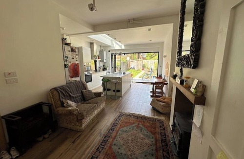 College Park and Old Oak Cabaña | Old Oak City Cottage