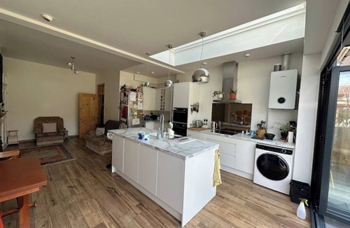 College Park and Old Oak Cabaña | Old Oak City Cottage