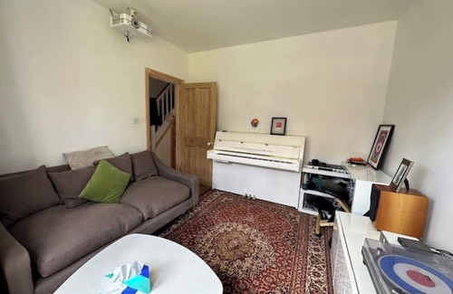 College Park and Old Oak Cabaña | Old Oak City Cottage