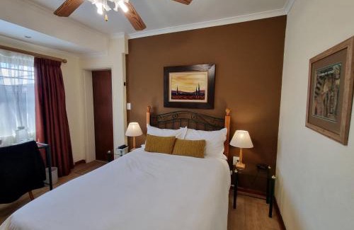 Eikenbosch Casa | Old Oak Guest House