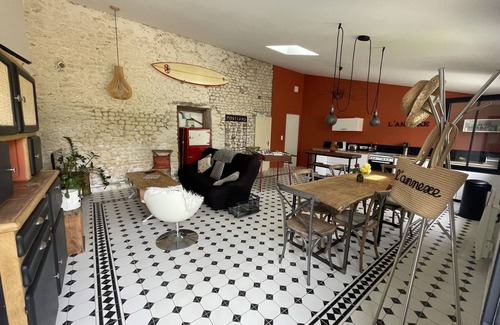 Royan Casa | Old restored wine storehouse between sea and forest