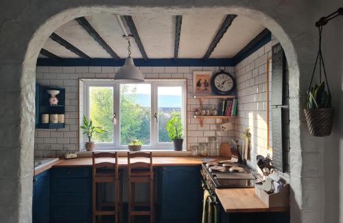 Neath Casa | Old Road Cottage Pet Friendly Outdoors Beaches