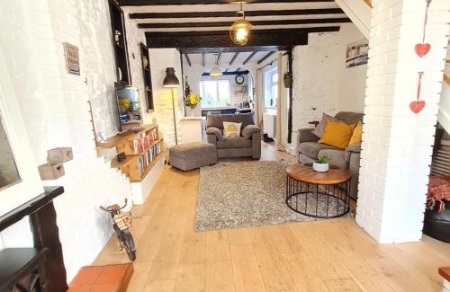 Neath Casa | Old Road Cottage Pet Friendly Outdoors Beaches