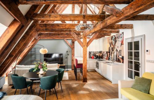 Mala Strana Hotel | Old Royal Post Boutique Hotel & Premium Suites