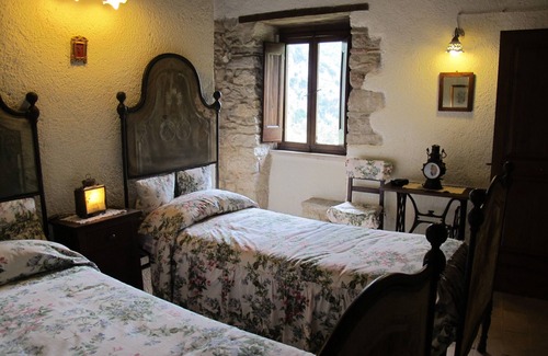 Ferentillo Casa | Antigua casa rural con jardín en el pueblo de Valnerina