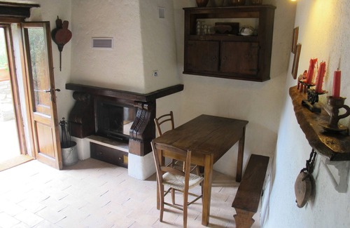 Ferentillo Casa | Antigua casa rural con jardín en el pueblo de Valnerina