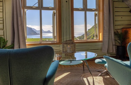 Vestvagøy Casa | Casa de la vieja escuela con fantásticas vistas al mar cerca de Haukland