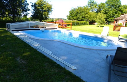 Villegenon Casa | Casa de carácter con piscina en un entorno verde de 4 a 6 personas