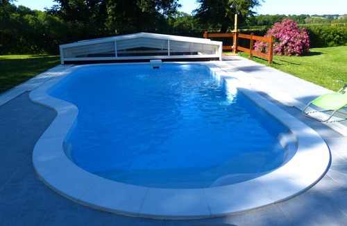 Villegenon Casa | Casa de carácter con piscina en un entorno verde de 4 a 6 personas