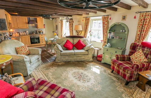 Loftus Cabaña | CASA ANTIGUA ESTABLES, admite mascotas en Loftus, Ref 1010832