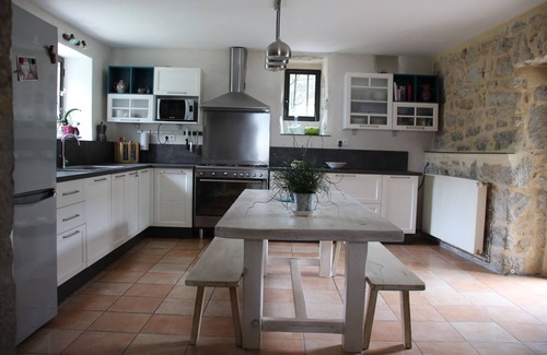 Labeaume Casa | Antigua casa de piedra completamente renovada para 6 personas