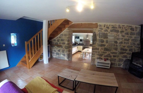 Labeaume Casa | Antigua casa de piedra completamente renovada para 6 personas