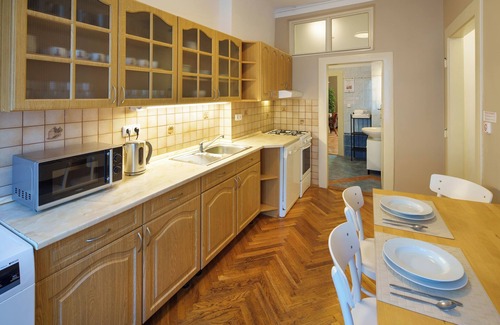 Stare Mesto Apartamento | Old Town Square - 3 Bedroom 3 Bathroom Kitchen
