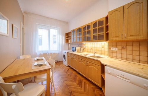 Stare Mesto Apartamento | OLD TOWN-3 BEDROOM 3 BATHROOM TEMPLOVA