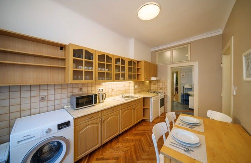 Stare Mesto Apartamento | OLD TOWN-3 BEDROOM 3 BATHROOM TEMPLOVA