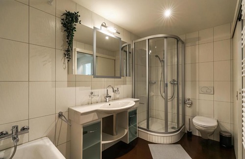 Thun Apartamento | Old town apt in the heart of Thun with garden