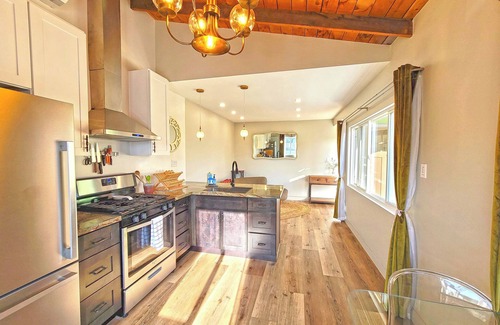 Old Town Camarillo Casa | Old Town Charmer walking distance to restaurants/nightlife