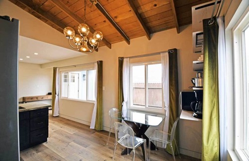 Old Town Camarillo Casa | Old Town Charmer walking distance to restaurants/nightlife
