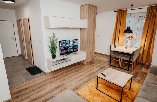 Juh Apartamento | Old Town city center apartment with 2 free parking