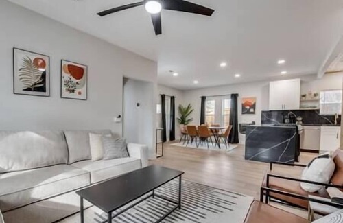 Keller Casa | Old Town Keller 5bed 3 bath home
