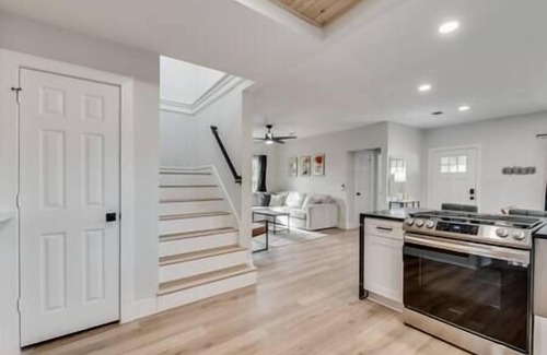 Keller Casa | Old Town Keller 5bed 3 bath home