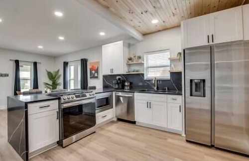 Keller Casa | Old Town Keller 5bed 3 bath home