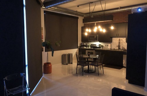 Brown and Stetson Business Condominio | Old Town Scottsdale NY-Style Upscale Smarthome Loft