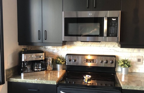 Brown and Stetson Business Condominio | Old Town Scottsdale NY-Style Upscale Smarthome Loft