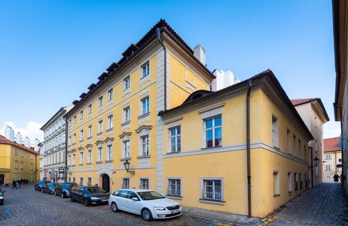 Prague 1 Apartamento | Old Town Stylish 3 BDR Apartment Next to Charles Bridge