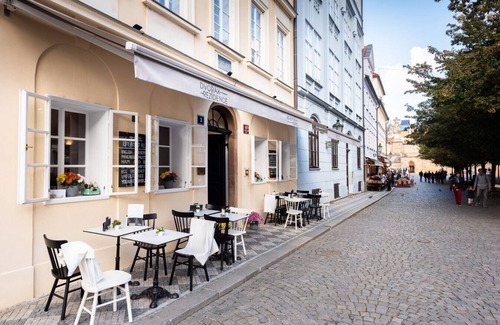 Prague 1 Apartamento | Old Town Stylish 3 BDR Apartment Next to Charles Bridge