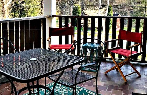 Cross Lanes Casa | OLD WOODLAND ACRES BOHO-VINTAGE COTTAGE