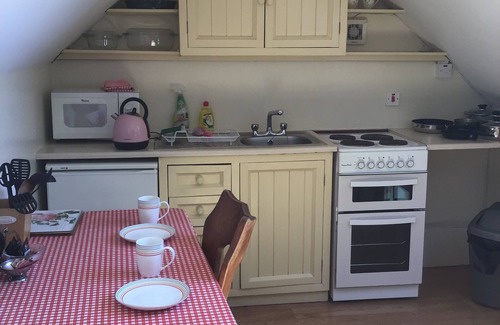 Pallaskenry Cabaña | Old World Charm Country Cottage Near Adare