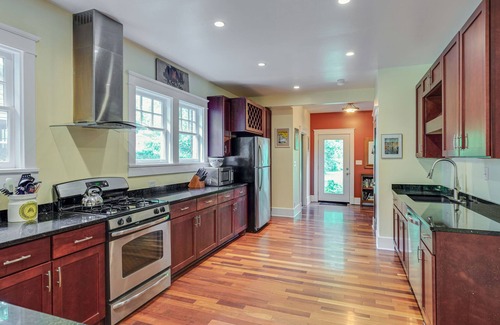 Eastwood Casa | OLE COTTAGE CORE - PRIVATE YARD - EAST NASHVILLE