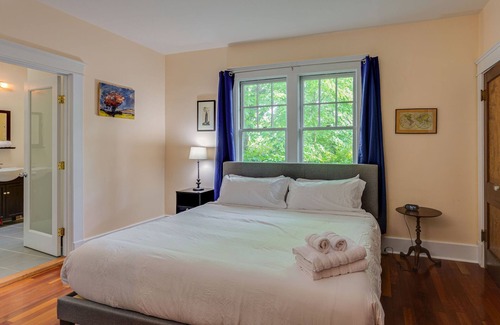 Eastwood Casa | OLE COTTAGE CORE - PRIVATE YARD - EAST NASHVILLE