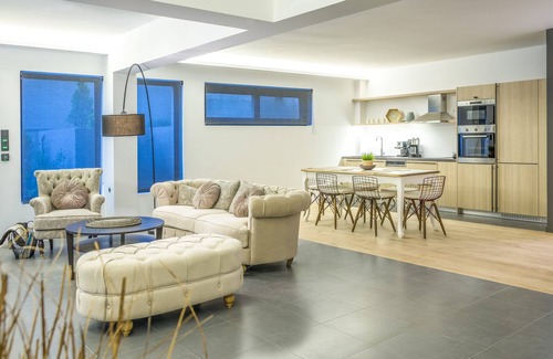 Penteli Apartamento | Casita de Oleander. Un apartamento de 140 metros cuadrados de dos niveles.